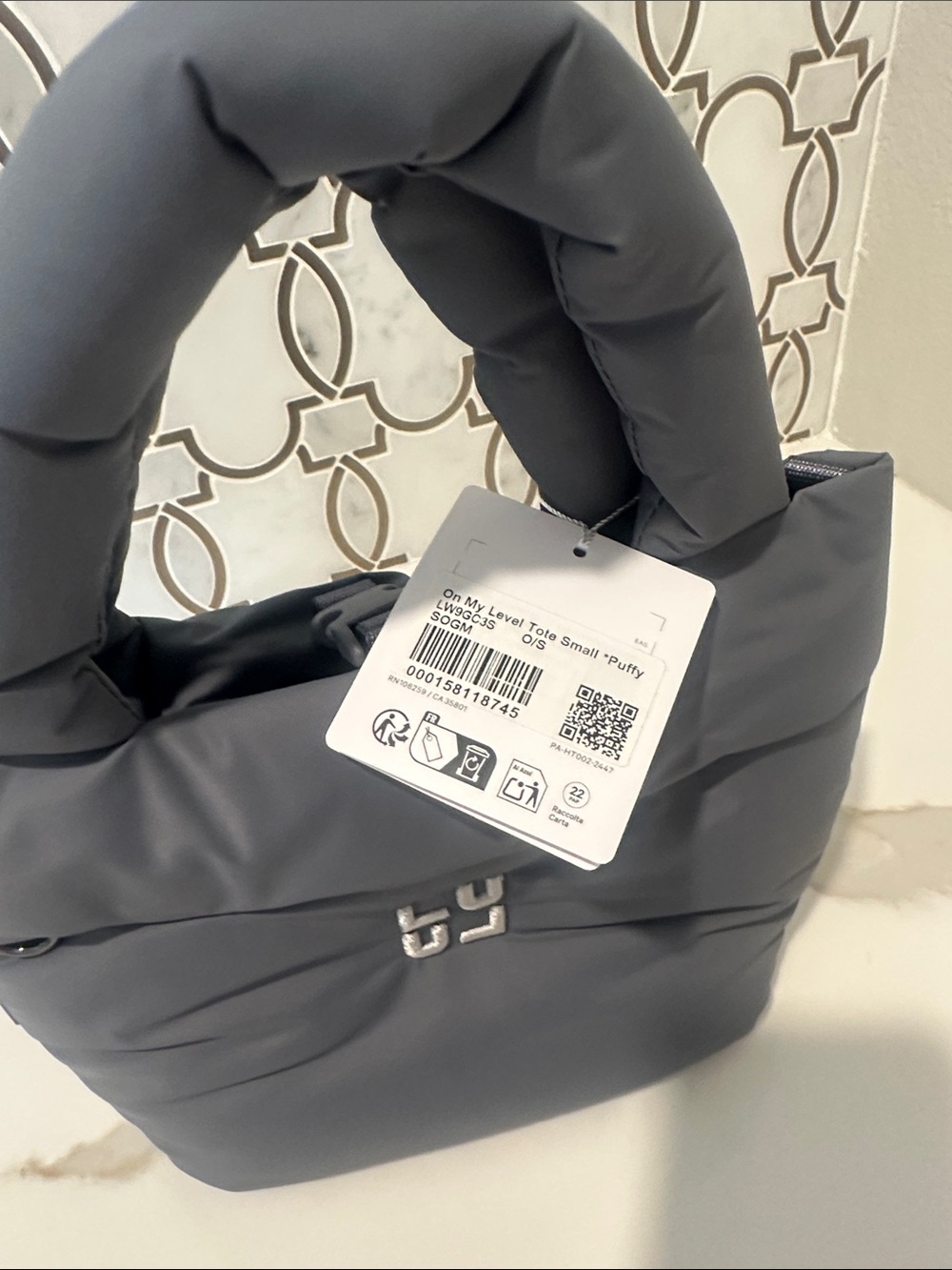 Lululemon On My Level Tote Bag Small 3L
Puffy Gray Gunmetal - Picture 4 of 6
